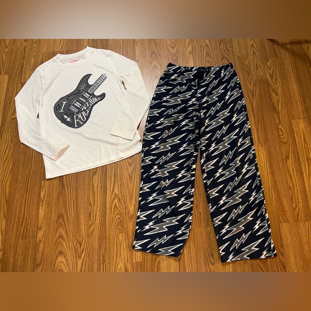 Joe Fresh boys’ 10/12 pyjama set, guitar lightning graphic, fleece, blue cream